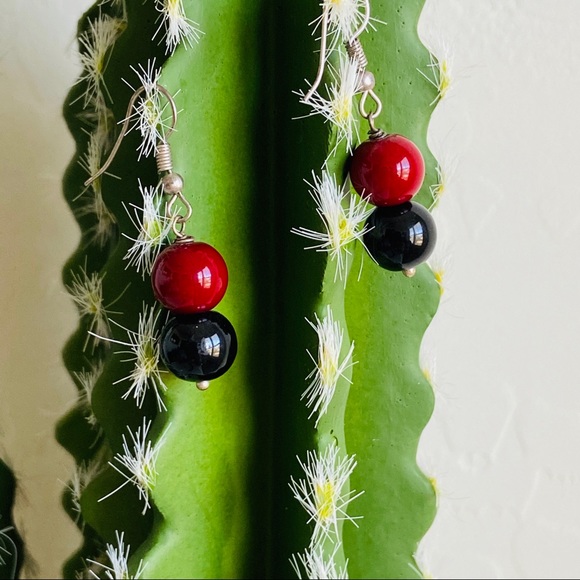 Black and red necklace - Picture 4 of 5